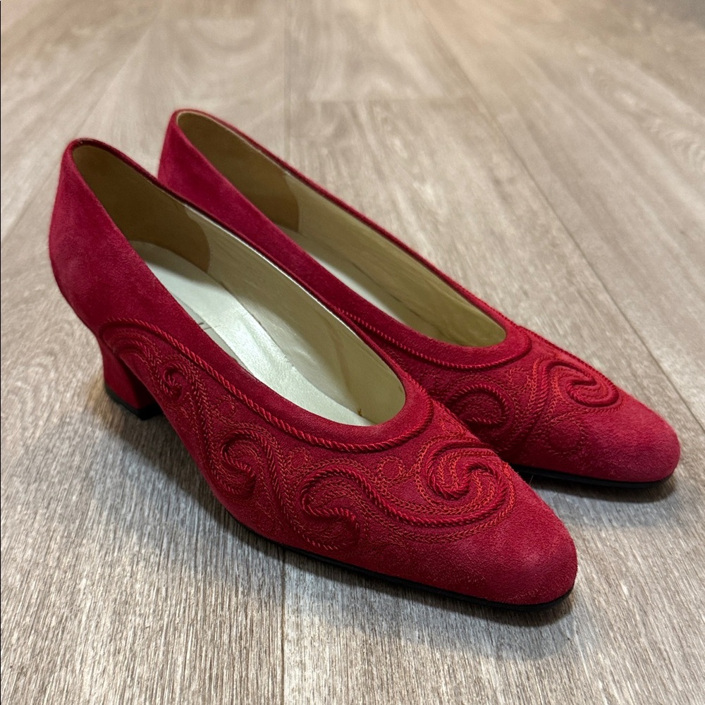 Vintage Paloma Picasso Burgundy Suede Embroidered Low Heel Shoe Sz 5.5